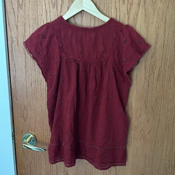 Size Medium Red Short Sleeved Blouse - Picture 5 of 6